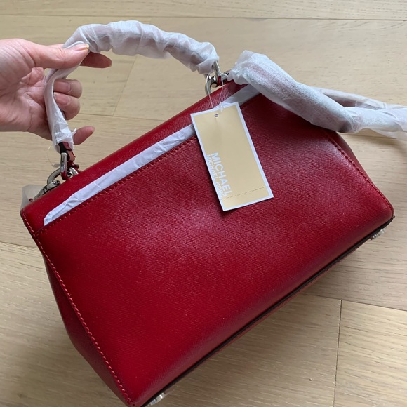 NWT Michael Kors Ava Small Saffiano Leather Crossbody Handbag Purse Cherry Red - Picture 4 of 9